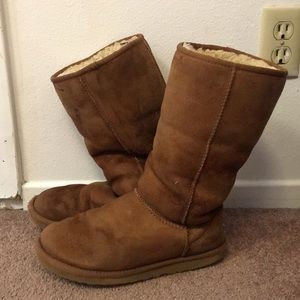 GENTLY USED UGG BOOTS